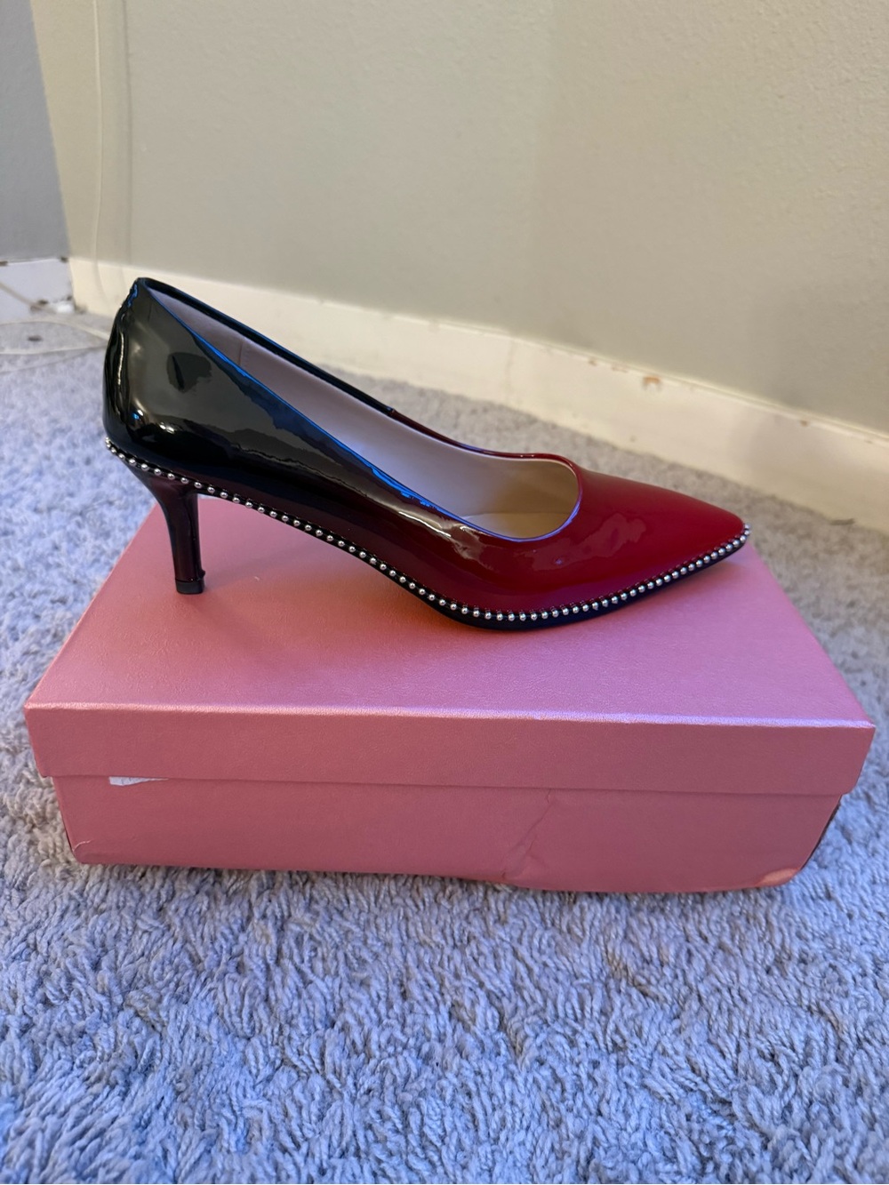 Women’s mid stiletto patent leather heels/pumps